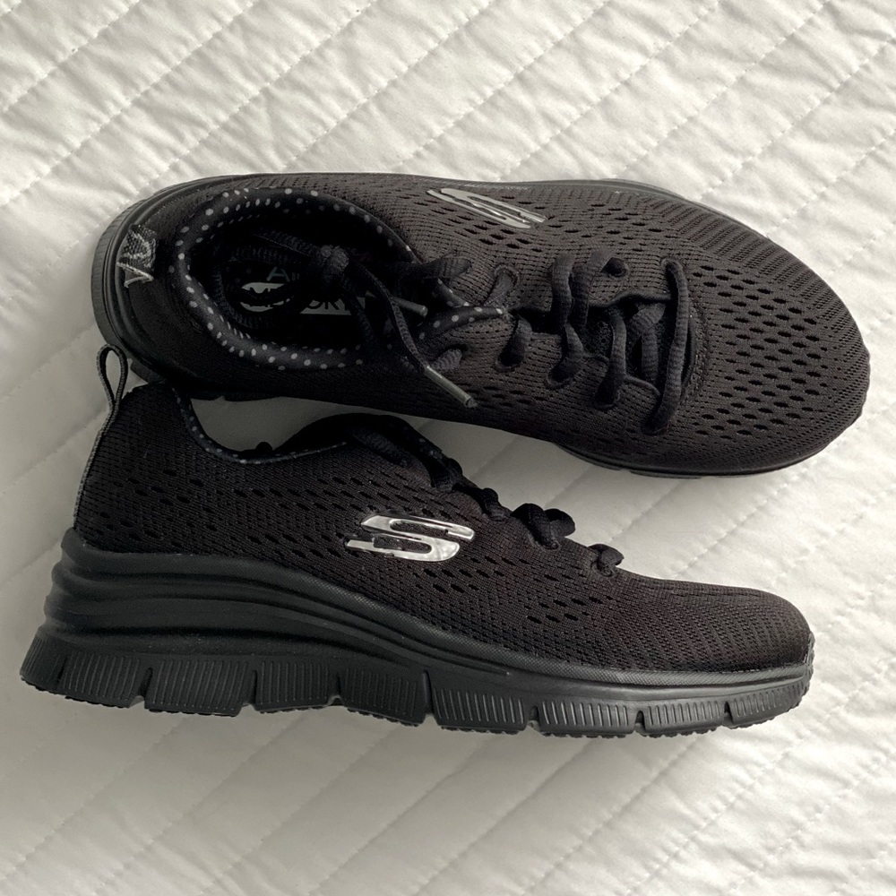 Skechers Lite Weight with Air-Cooled Memory Foam